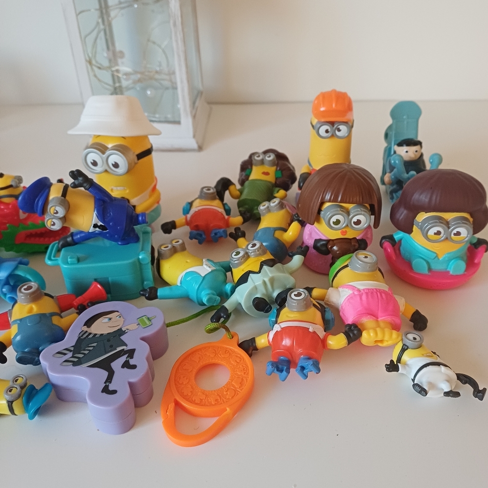 Lot 20 Minions Happy Meal Toys Collection